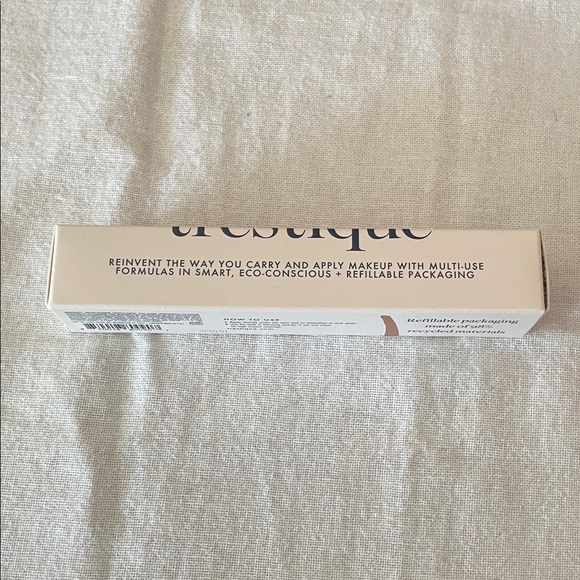 treStiQue Cream Concealer with Sponge - Picture 2 of 5